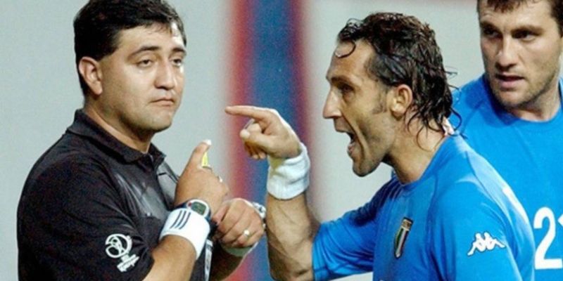 Ý bị đối xử đầy bất công tại World Cup 2002